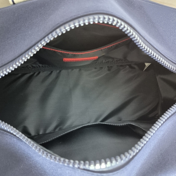 Tommy Hilfiger Navy Neoprene Tote Bag / Weekender Bag Adjustable Crossbody Strap - Picture 10 of 16